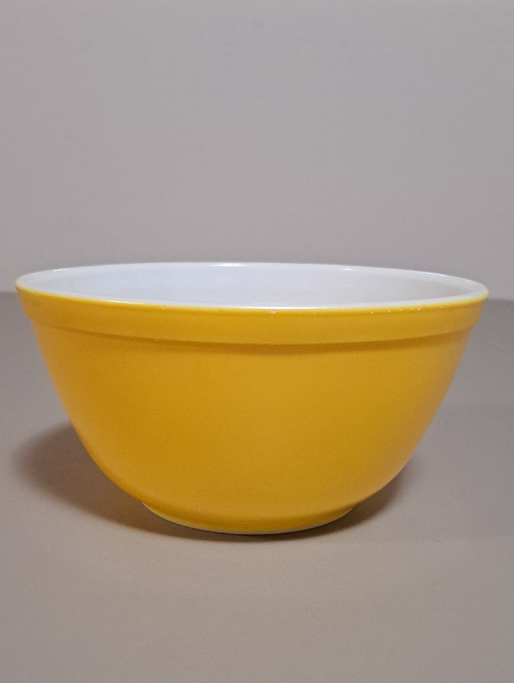 Pyrex Vintage 402 Sunshine Gold 1 1/2 Quart Mixing Serving Bowl